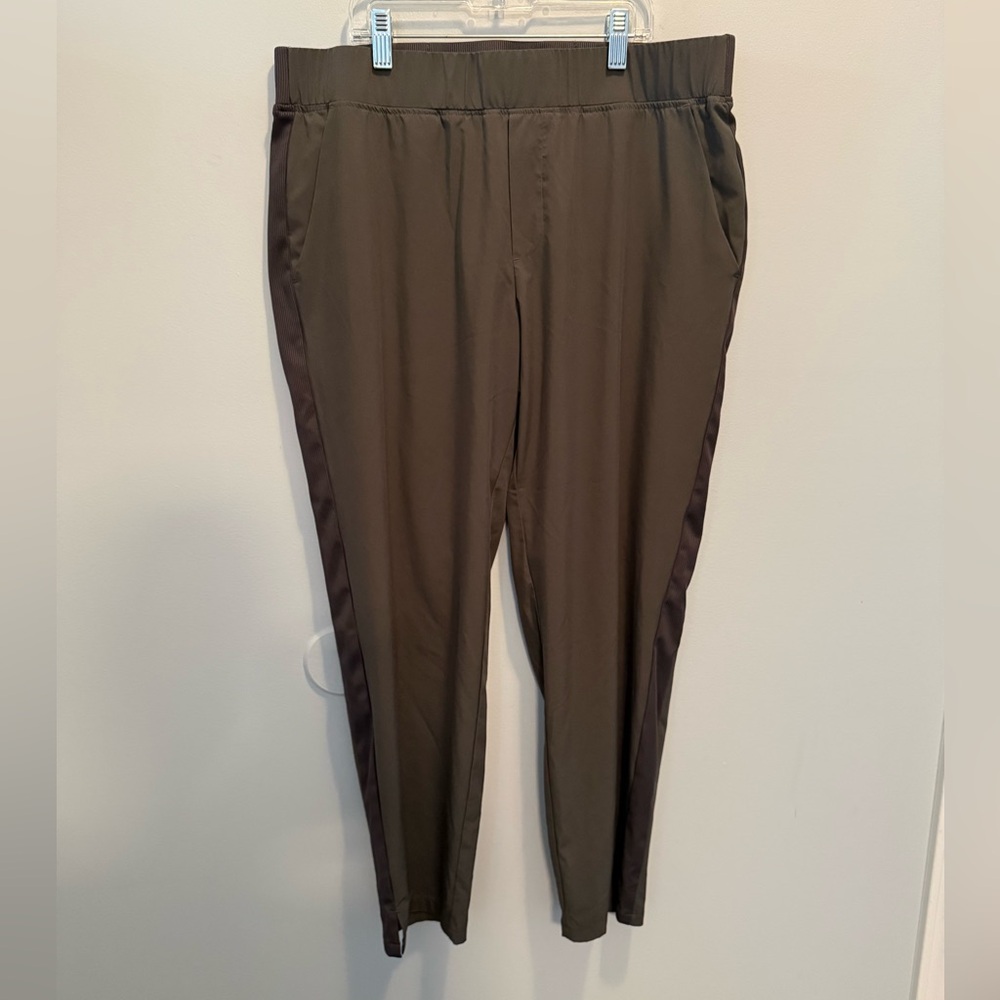 Quince Women’s Olive Ankle Pants Large